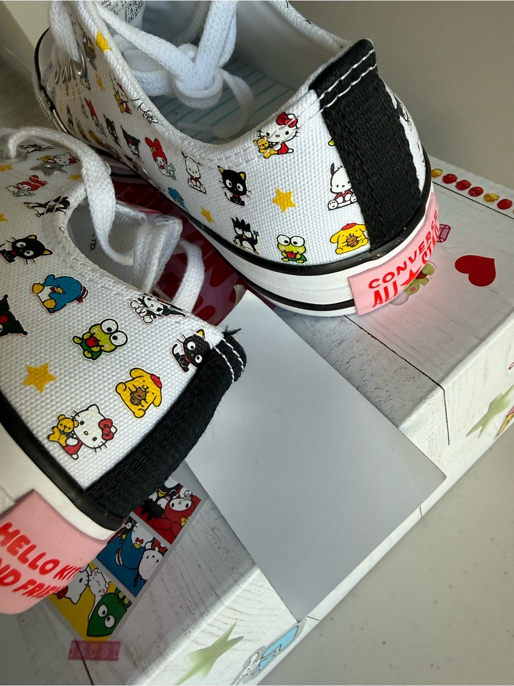 New women’s Sz 6.5, 8 Converse White Low Top Shoes with Hello Kitty - Picture 9 of 9